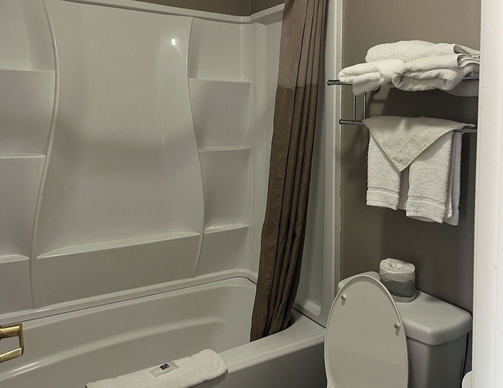 Motel 6 Seguin, TX Standard Room, 1 King Bed, Non Smoking 4