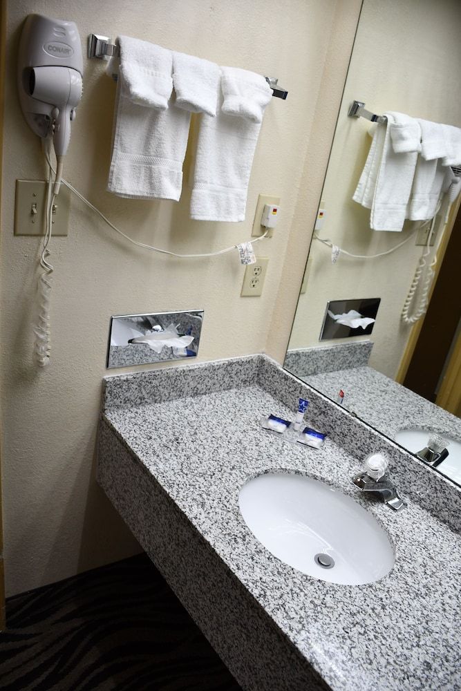 Americas Best Value Inn Bishopville Room, 1 King Bed 8