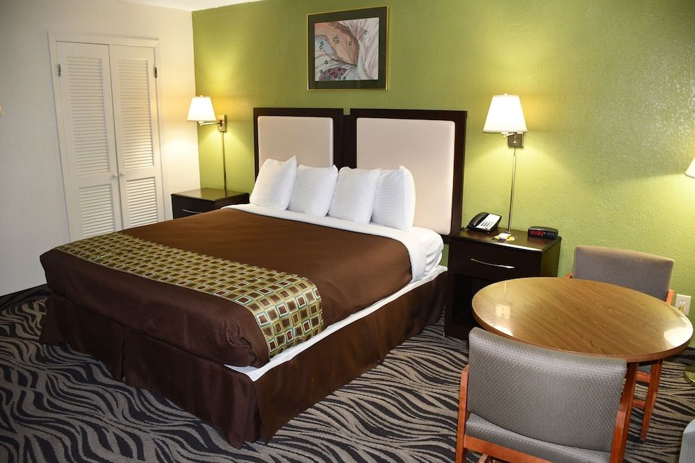 Americas Best Value Inn Bishopville Room, 1 King Bed 2