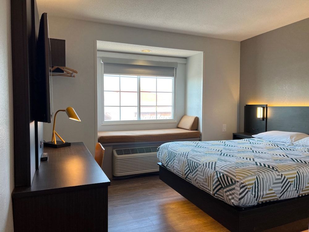 Standard Room, 1 Queen Bed, Accessible, Non Smoking