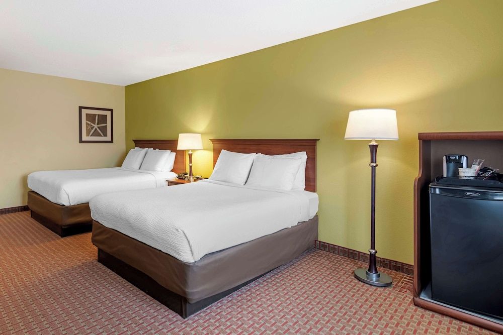 Standard Room, 2 Queen Beds, Non Smoking, Refrigerator