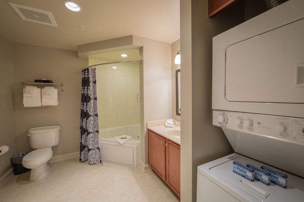 Room, 1 King Bed, Accessible, Non Smoking (Roll-In Shower)