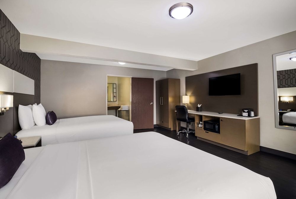Standard Room, 2 Double Beds, Accessible, Non Smoking (Walk-in Shower)