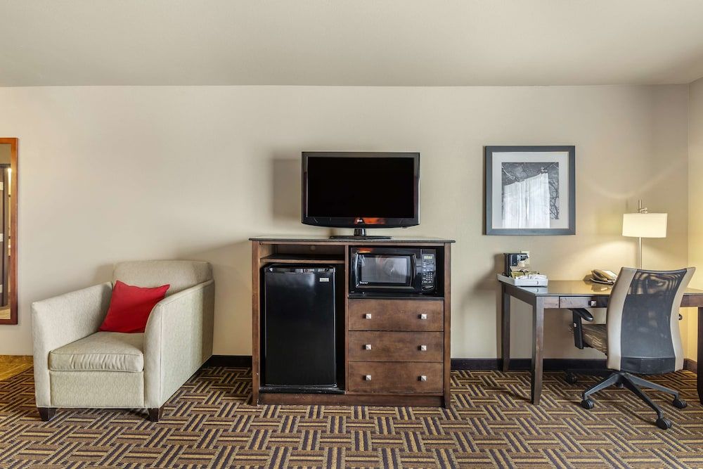 Basic Room, 2 Queen Beds, Accessible