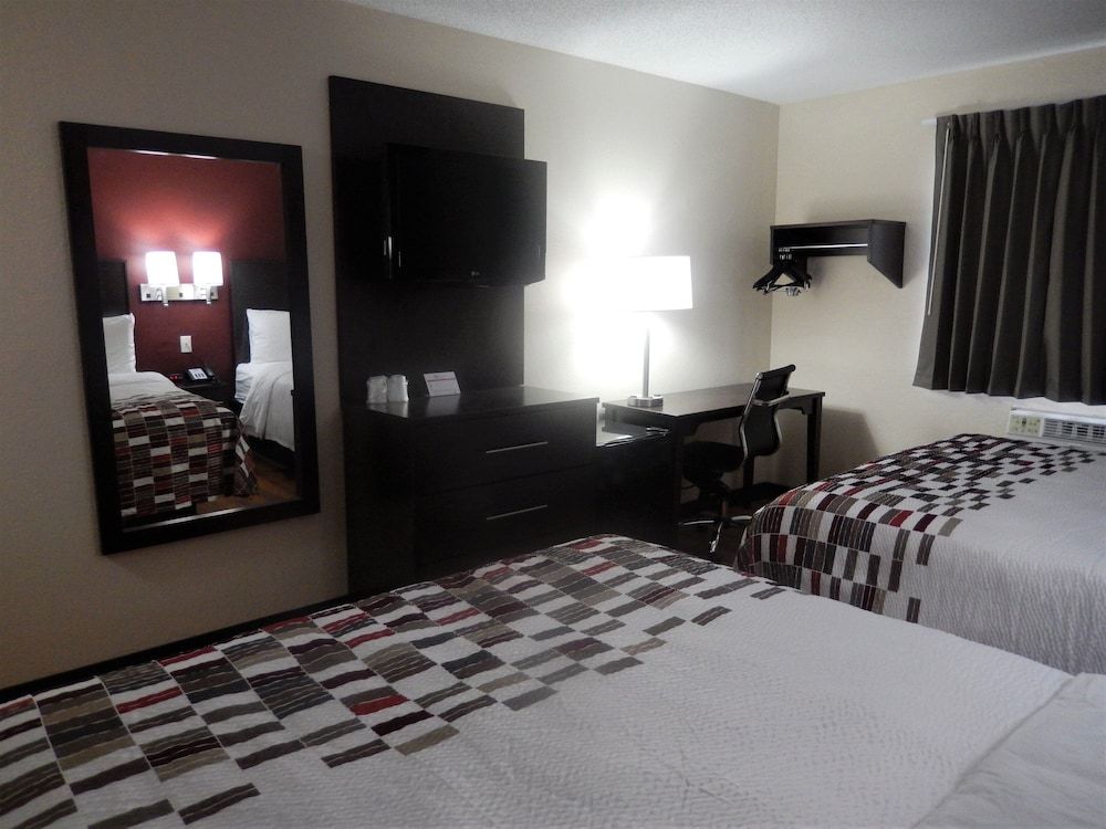 Red Roof Inn Findlay Deluxe Room, 2 Queen Beds (Smoke Free)