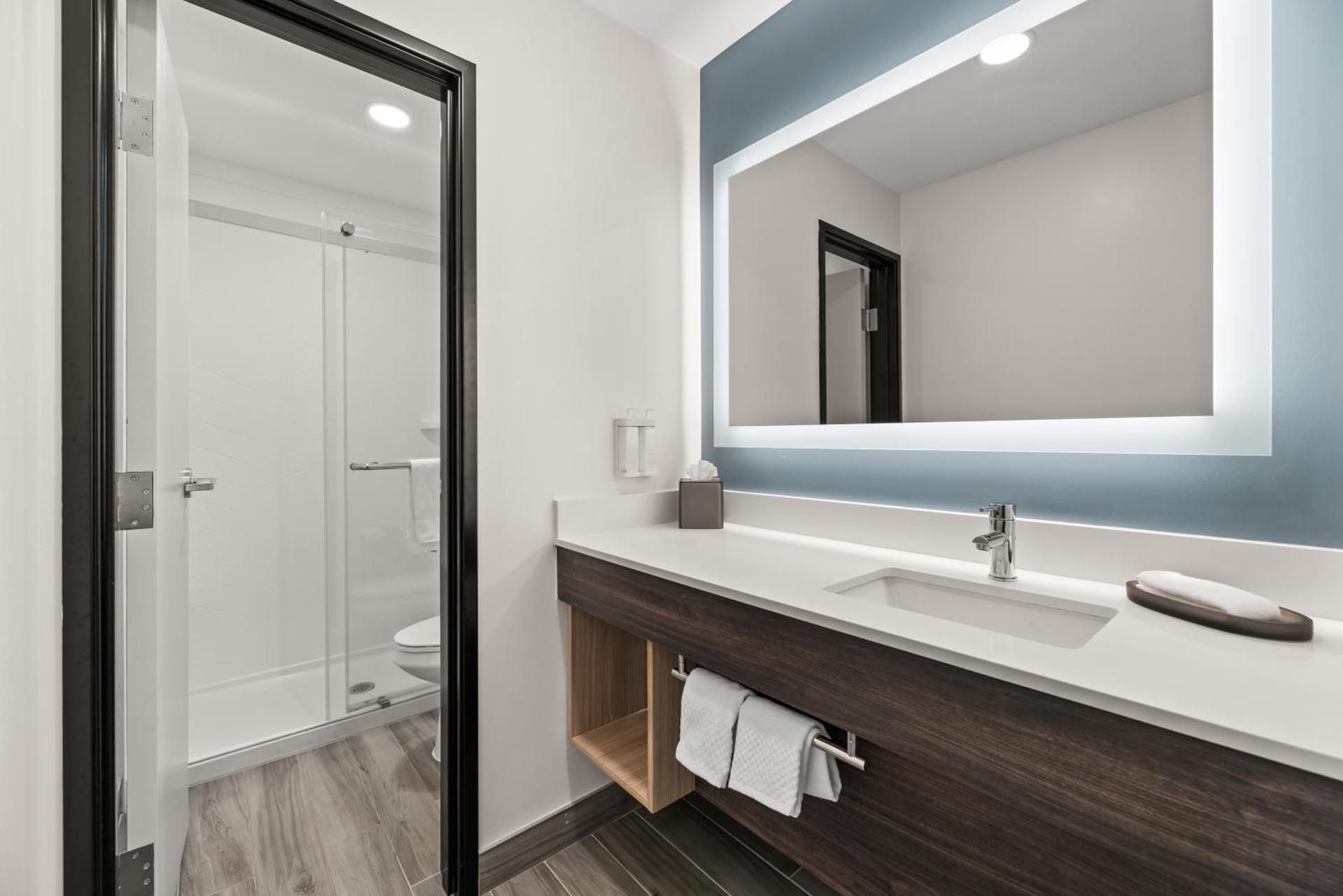 2 Queen Beds, Suite, Nonsmoking, Upgrade