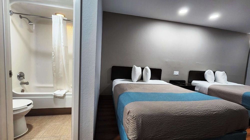 Standard Room, 2 Queen Beds, Non Smoking