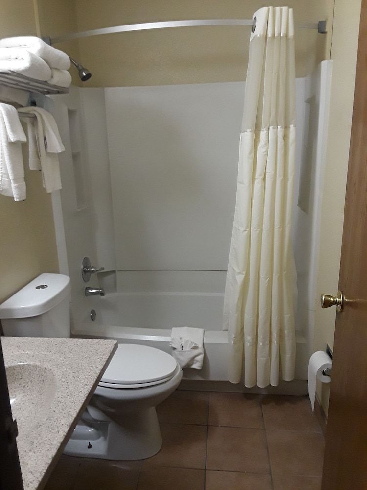 Faribault Hometown Inn & Suites Deluxe Double Room 3