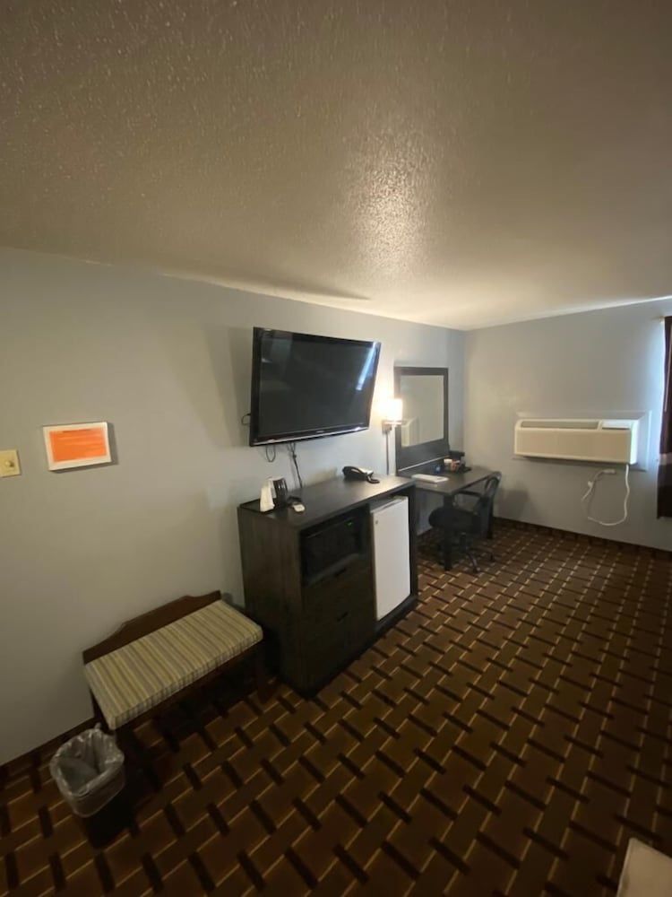 Faribault Hometown Inn & Suites Comfort Room 9