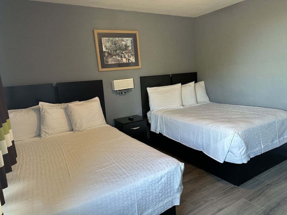 Americas Best Value Inn & Suites Groves Port Arthur Suite, 2 Double Beds, Smoking, Kitchen 2