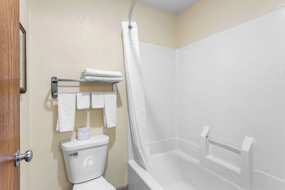 Best Western Oglesby Inn Standard Room, 1 King Bed, Non Smoking, Refrigerator & Microwave 4