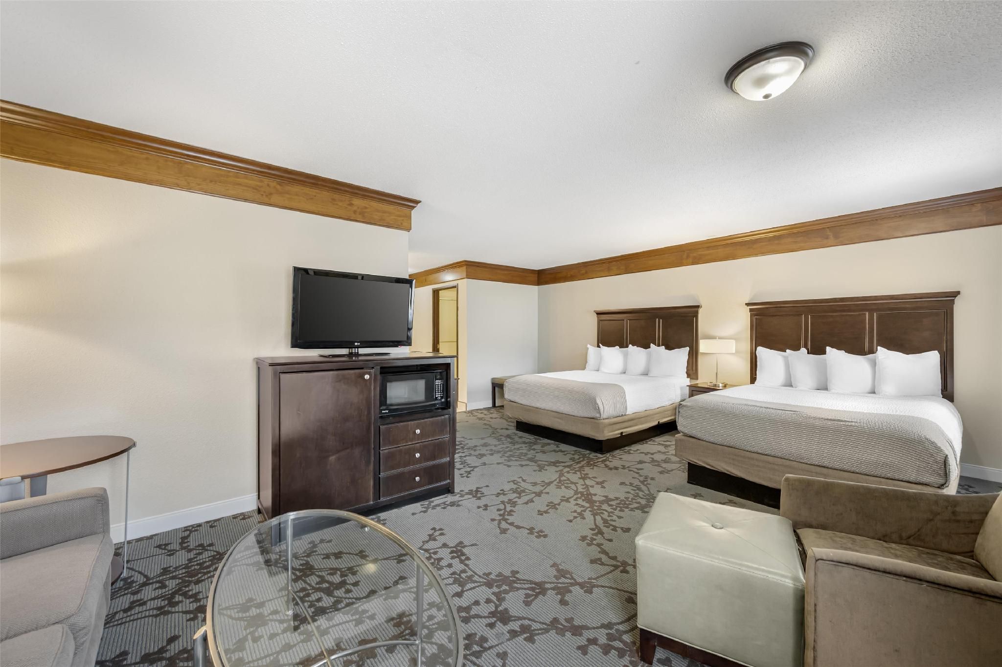 2 Queen Beds, Nonsmoking, Junior Suite, Sofabed