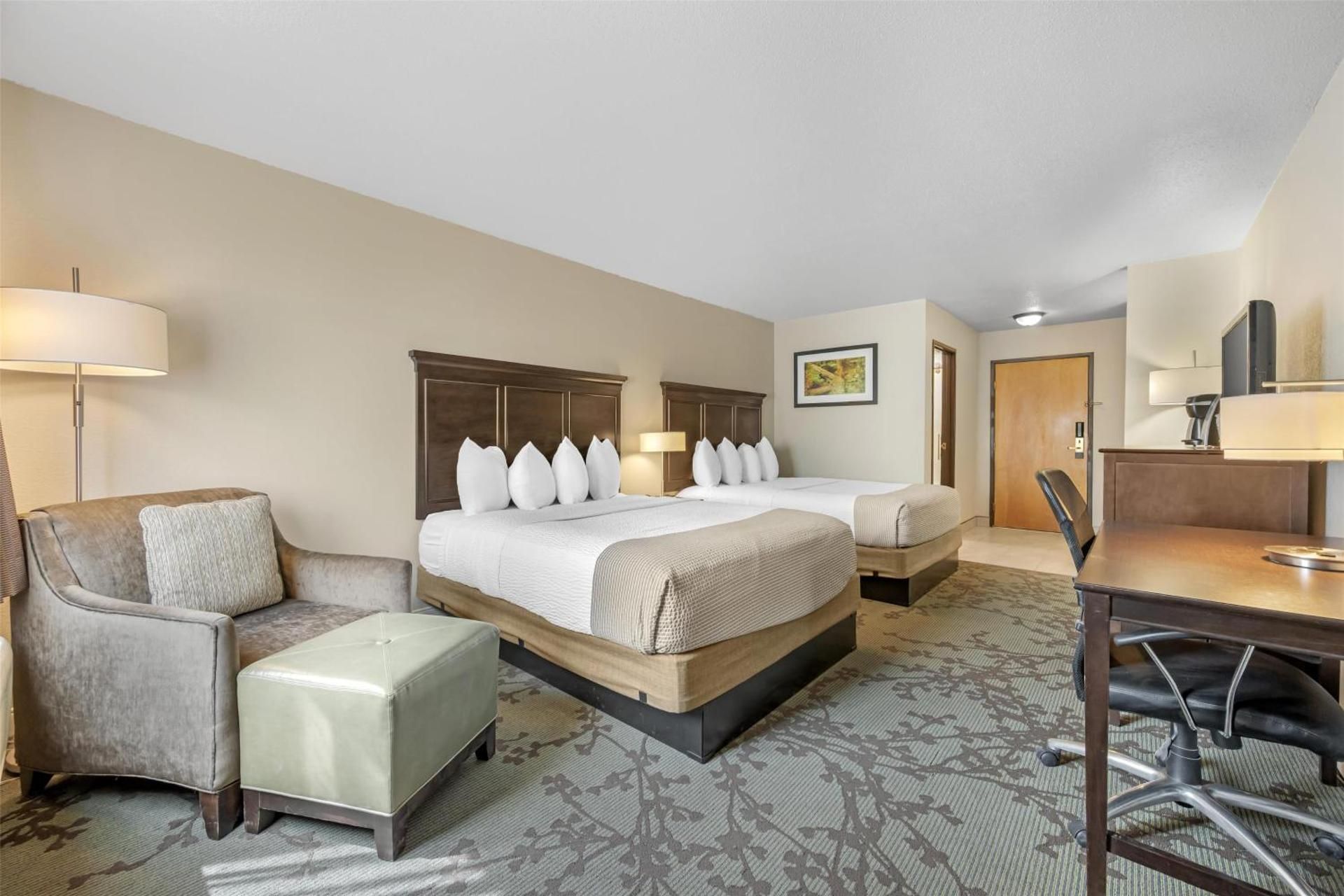 2 Queen Beds, Nonsmoking, First Floor, Interior Entrance, Exterior Entrance