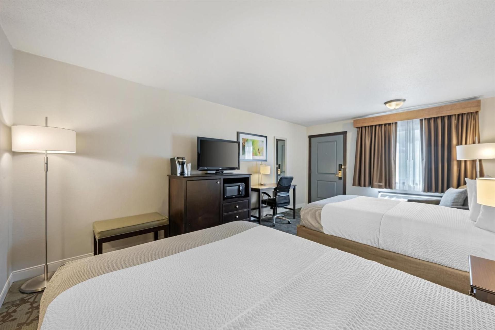 Double Room with Two Double Beds with Bath Tub - Mobility Accessible/Non-Smoking