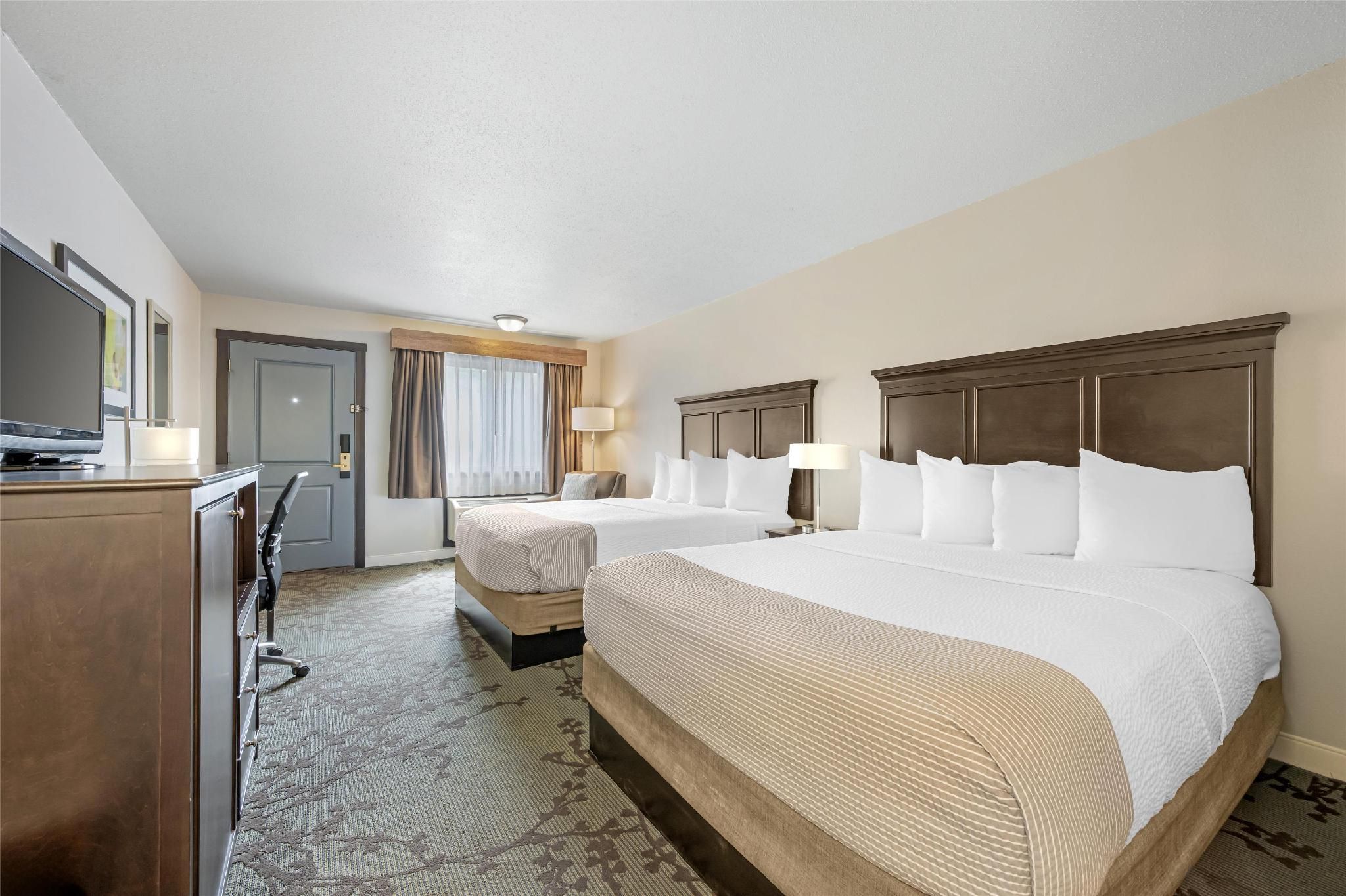 2 Queen Beds, Nonsmoking, First Floor, Interior Entrance, Exterior Entrance