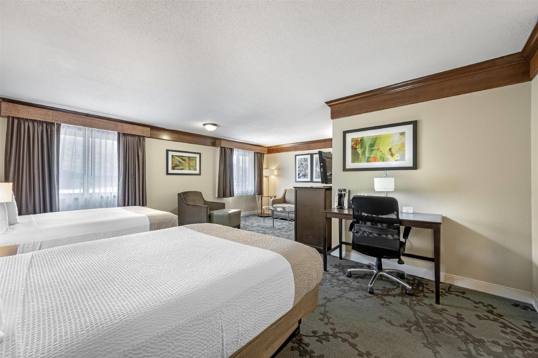 2 Queen Beds, Nonsmoking, Junior Suite, Sofabed