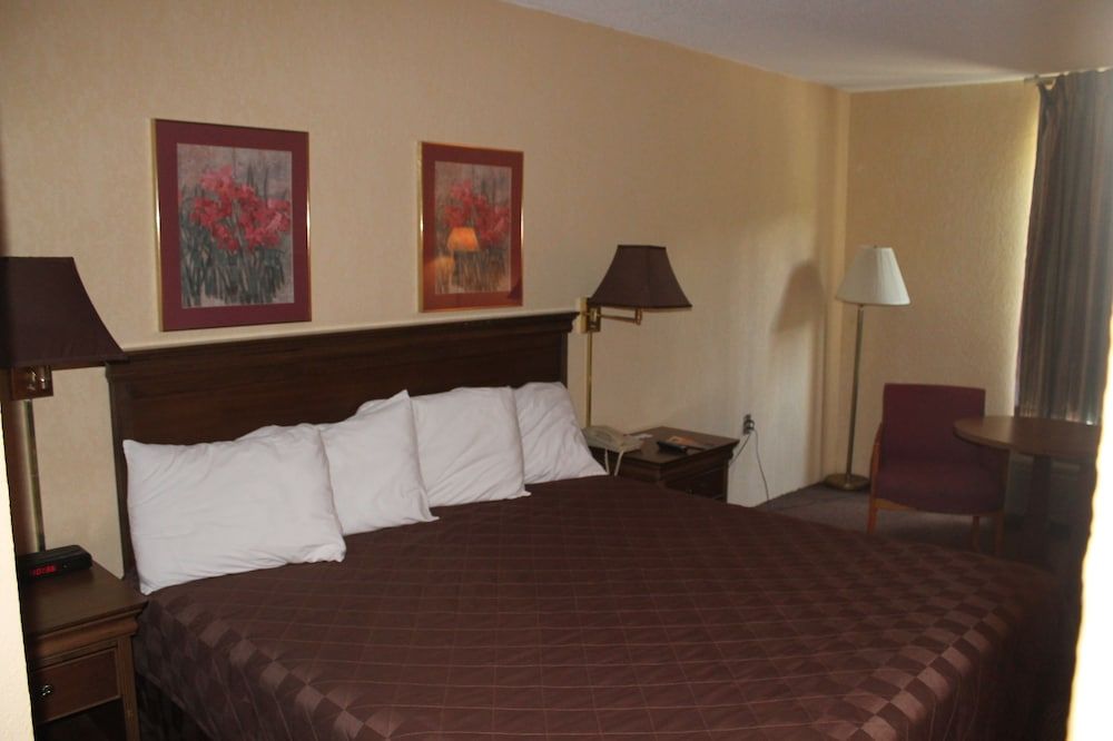 Americourt Hotel Executive Room 2