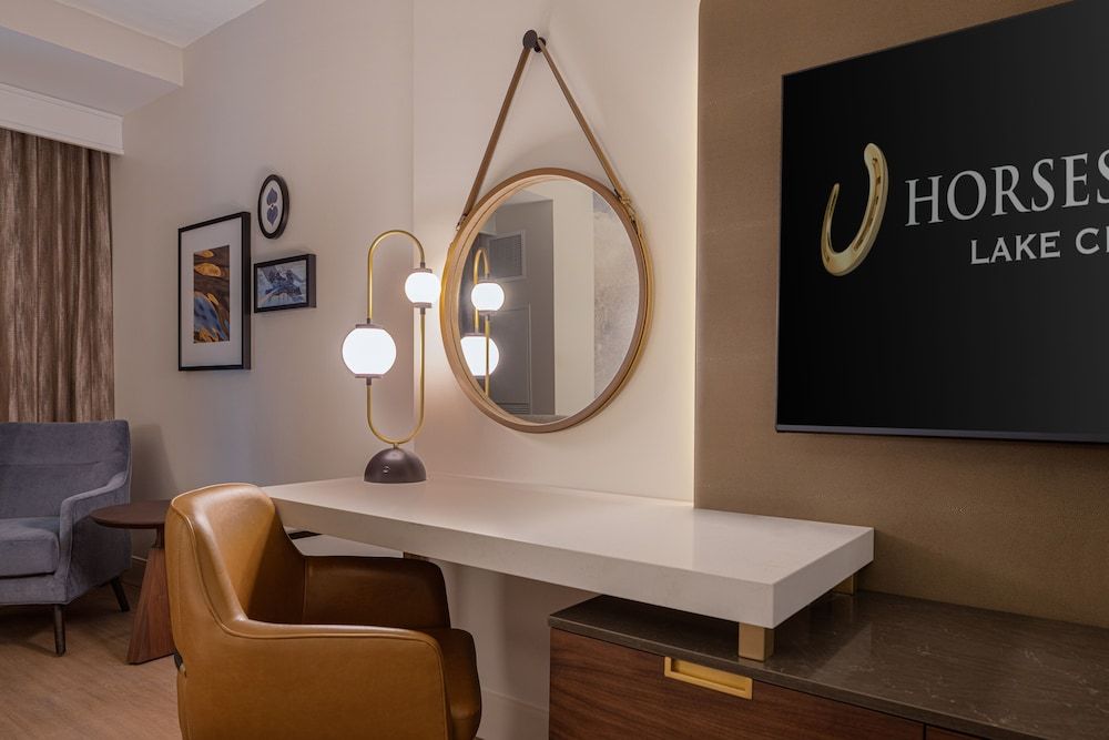 Horseshoe Lake Charles Deluxe Room, 2 Queens, Non-Smoking 3