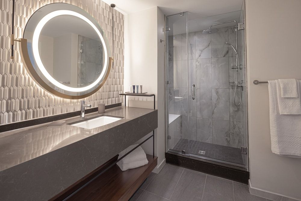 Horseshoe Lake Charles Deluxe Room, 2 Queens, Non-Smoking 2