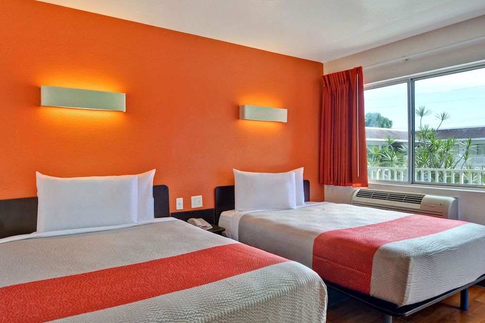 Motel 6 Dania Beach Standard Room, 2 Double Beds, Non Smoking 2