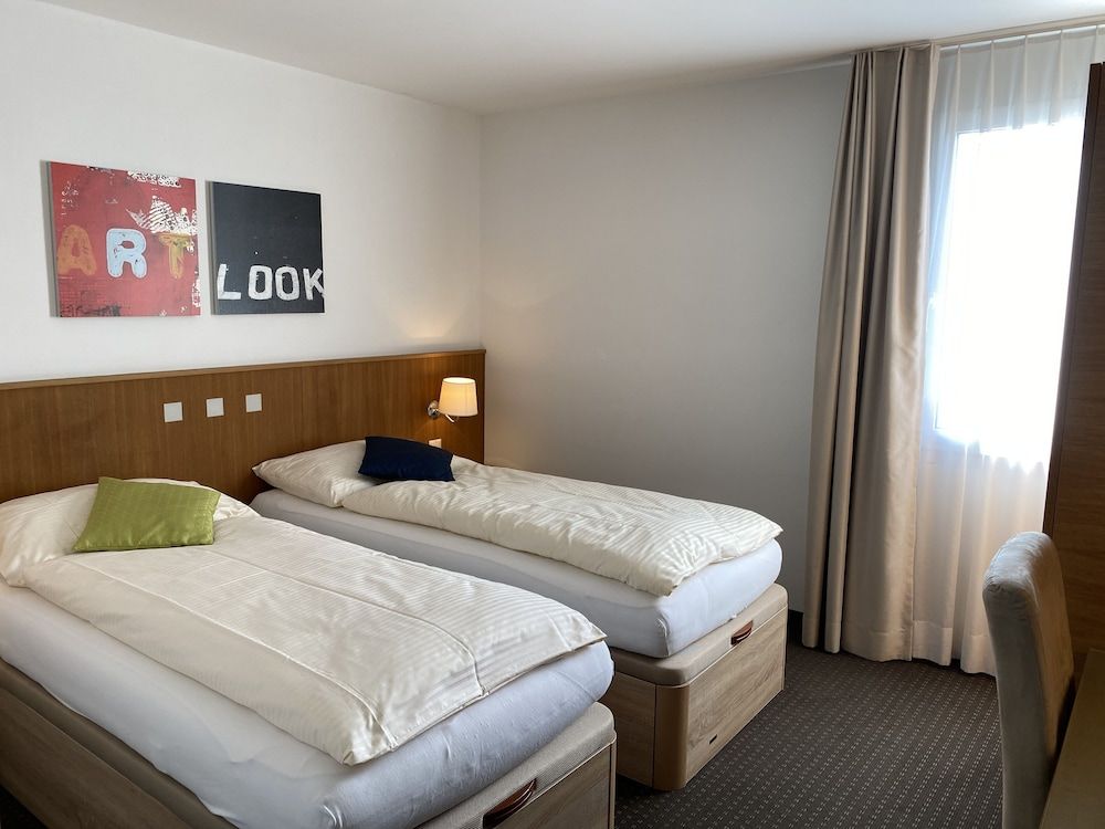 Businesshotel LUX Business Twin Room 3