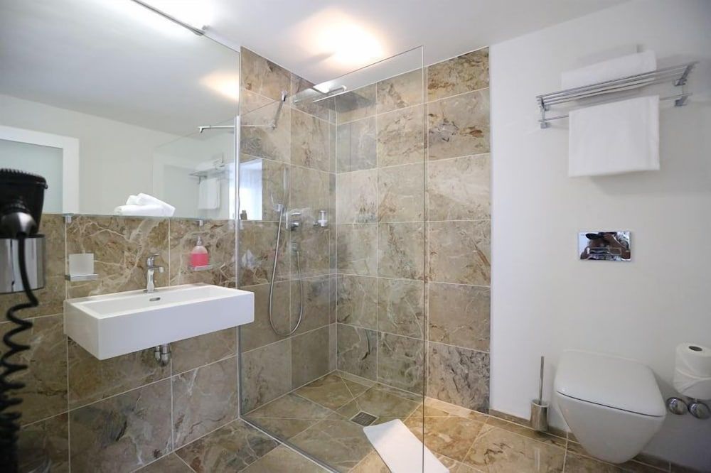 Businesshotel LUX Business Twin Room 4