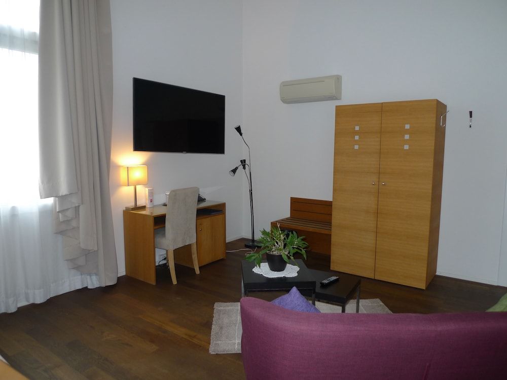 Businesshotel LUX Family Room 6