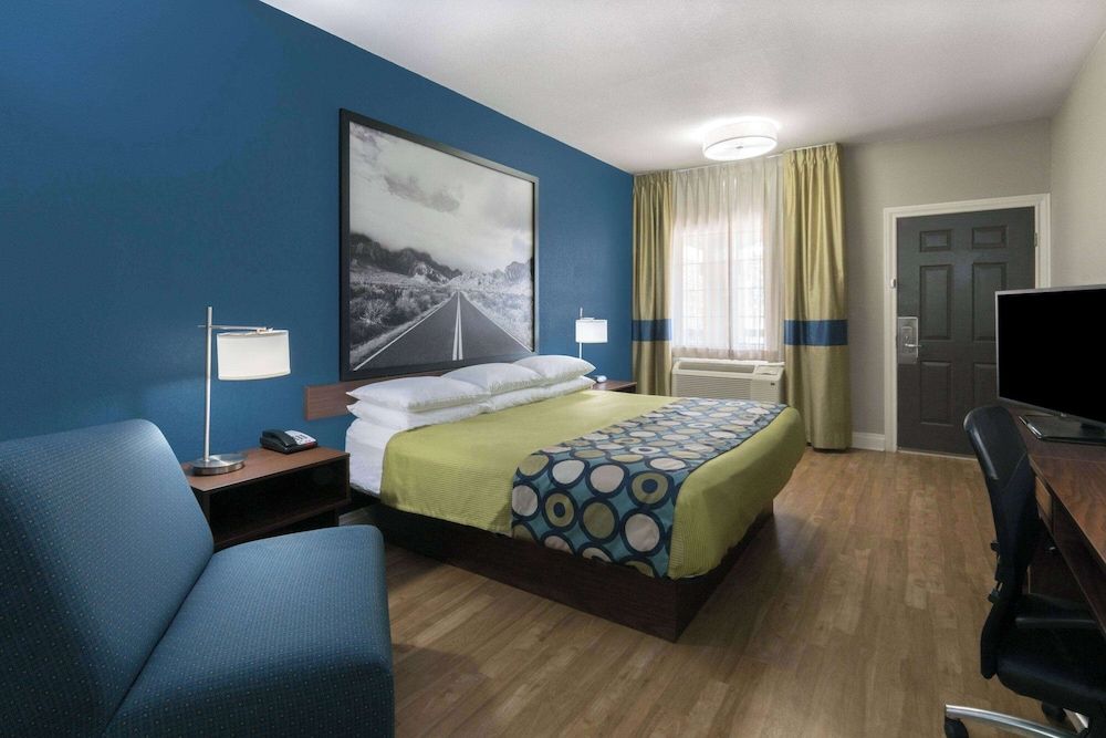 Room, 1 Queen Bed, Accessible, Non Smoking (Hearing, Bathtub with Grab Bars)