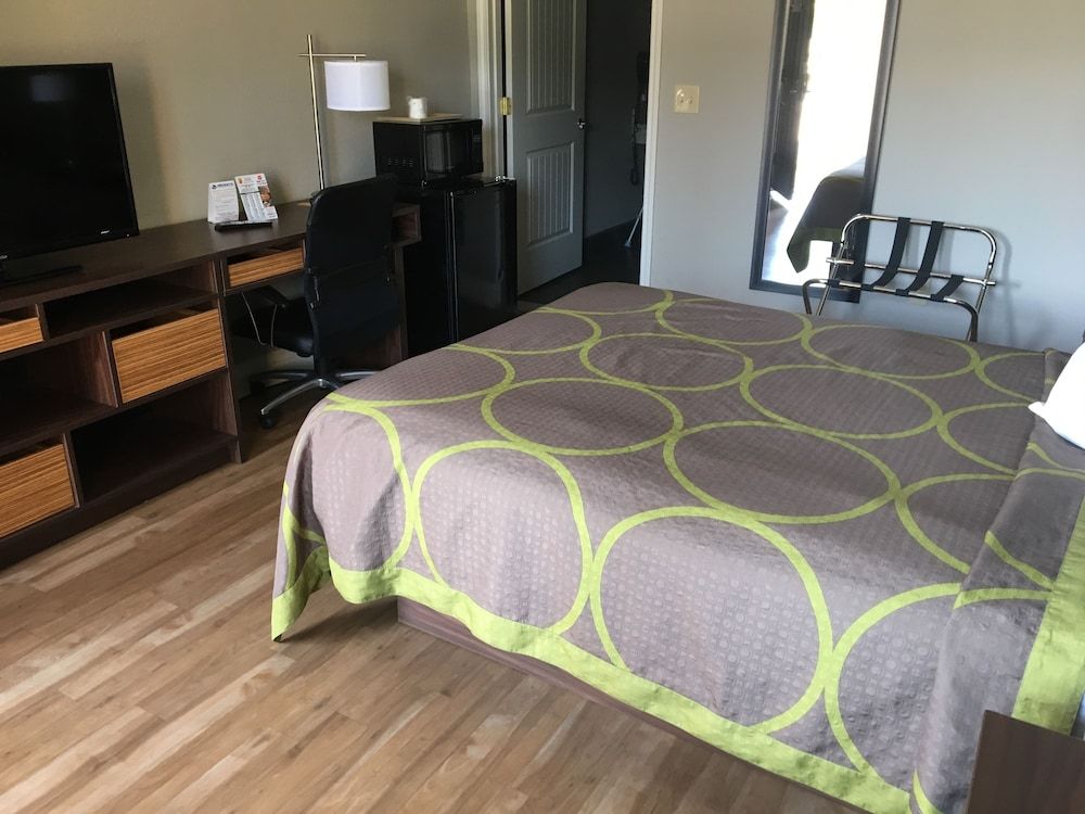 Room, 1 Queen Bed, Accessible, Non Smoking (Hearing, Bathtub with Grab Bars)