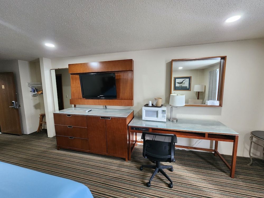 Windsor Place Inn Deluxe Room, 1 King Bed 7