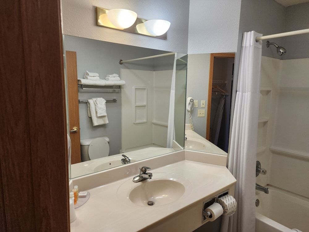 Windsor Place Inn Deluxe Room, 1 King Bed 5