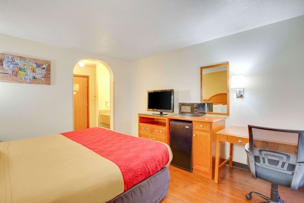 Standard Room, 1 King Bed, Smoking