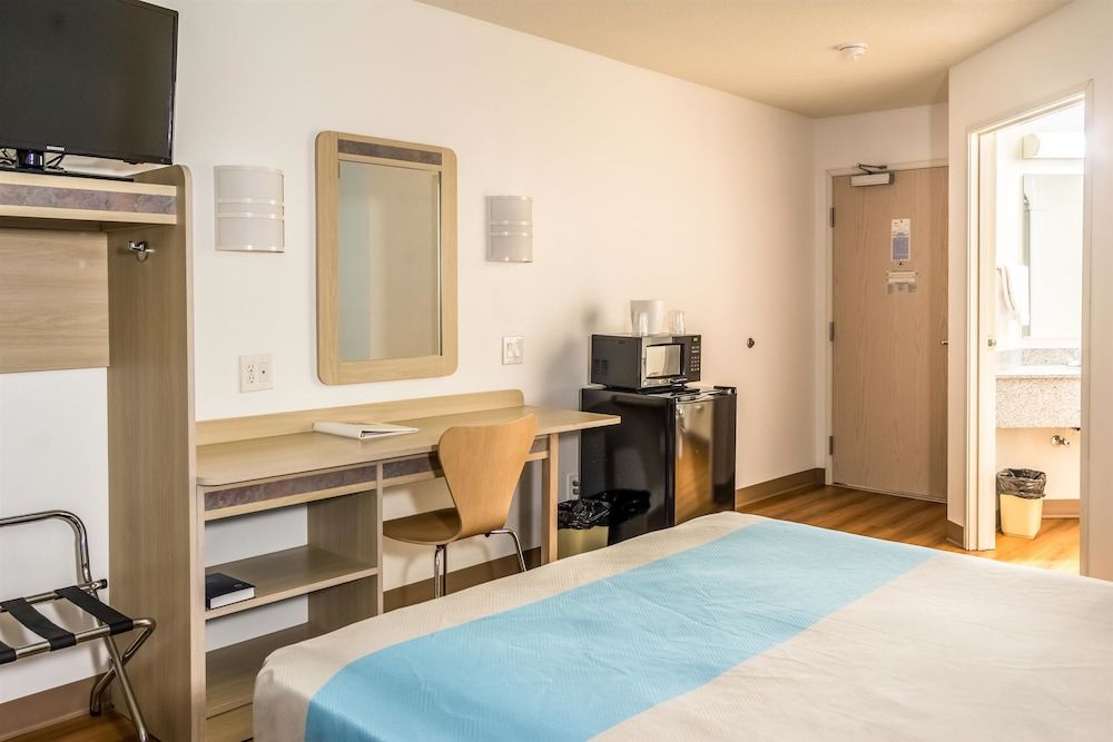 Motel 6 Lincoln City, OR Deluxe Room, 1 Queen Bed, Accessible, Non Smoking 10