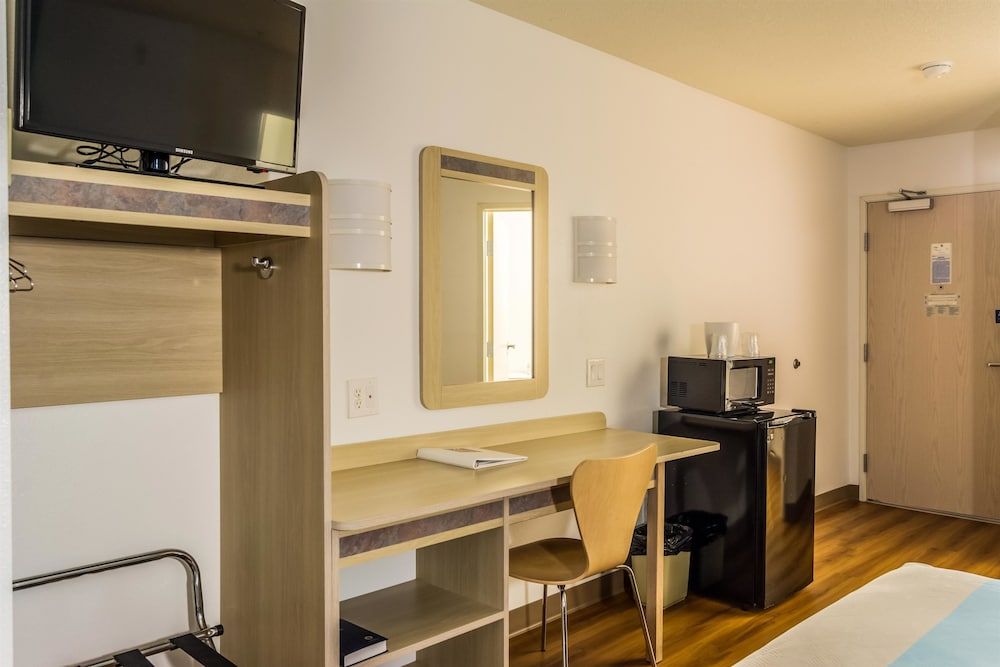 Motel 6 Lincoln City, OR Deluxe Room, 1 Queen Bed, Accessible, Non Smoking 12