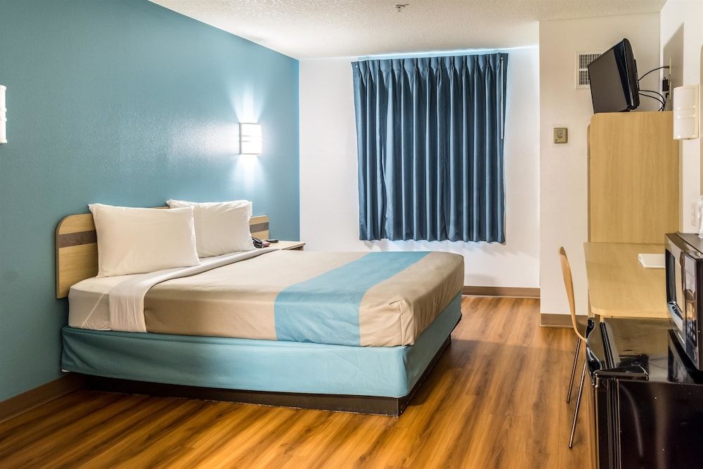 Motel 6 Lincoln City, OR Deluxe Room, 1 Queen Bed, Accessible, Non Smoking 5