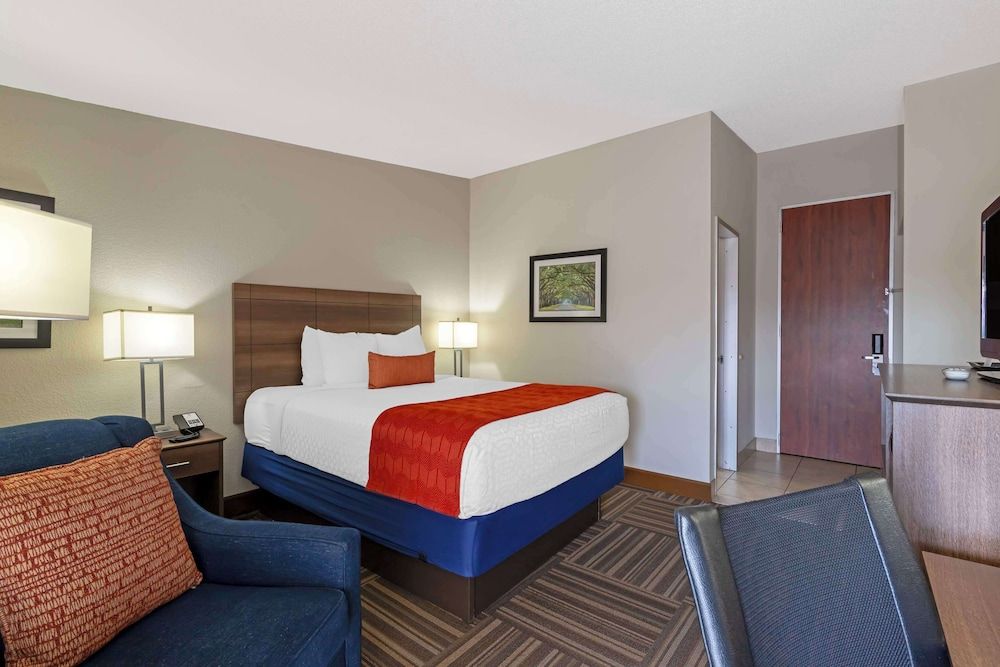 Best Western Colonial Inn Standard Room, 1 Queen Bed, Non Smoking 2