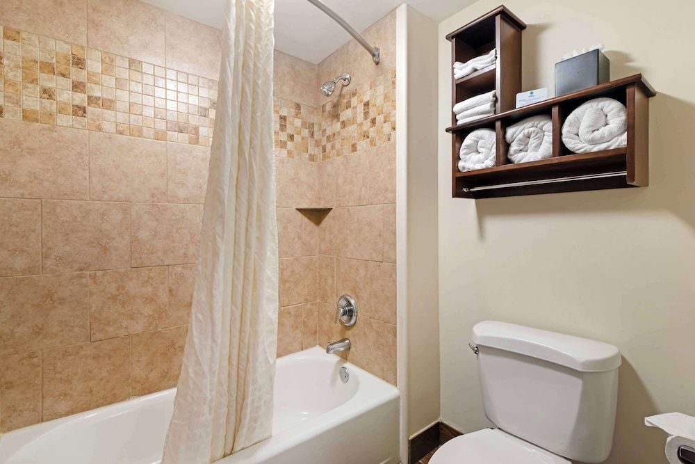 Best Western Colonial Inn Standard Room, 1 Queen Bed, Non Smoking 3