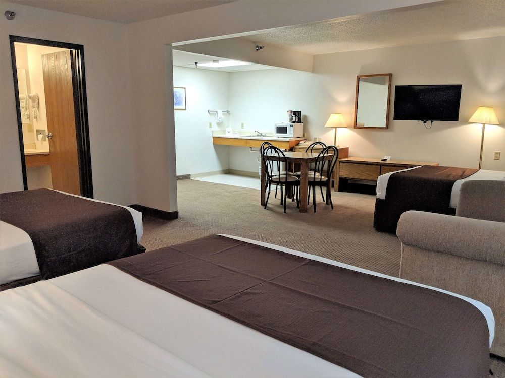 Suite, Multiple Beds