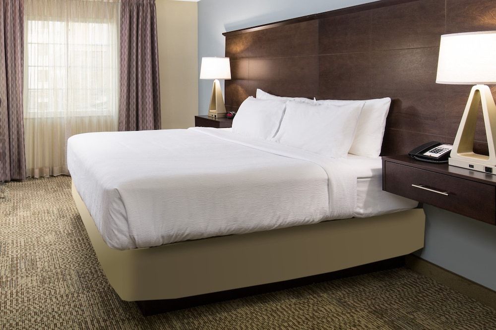 Suite, 2 Bedrooms, Kitchen (Living Dining)