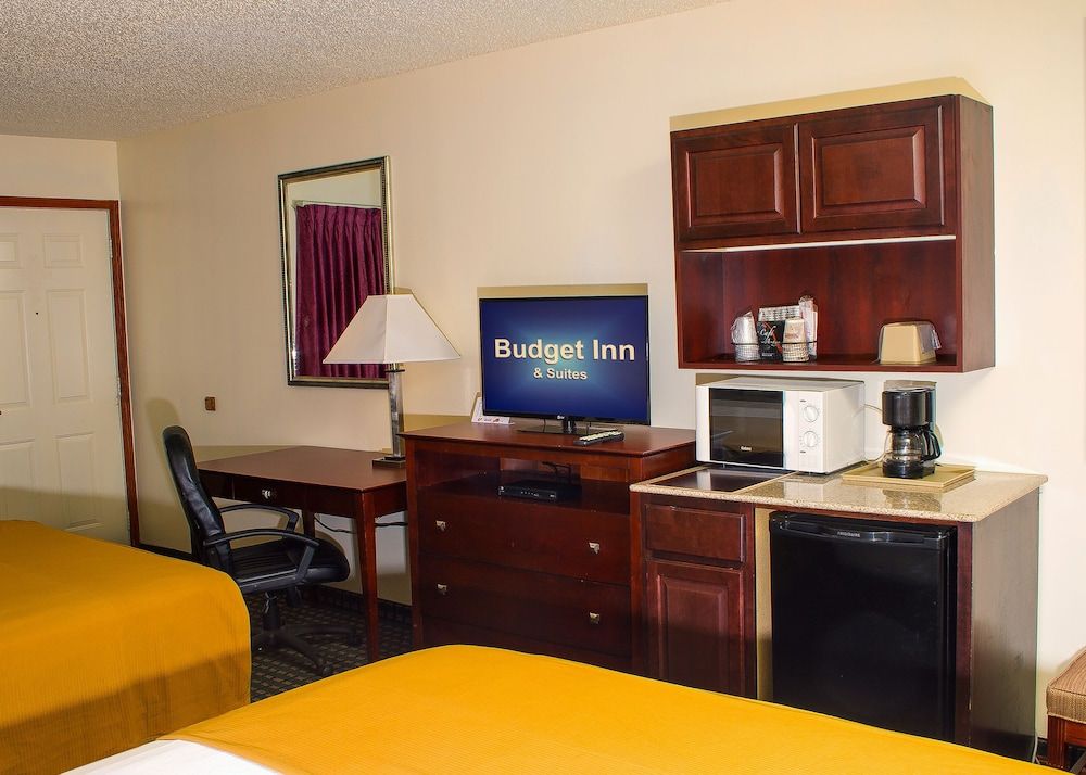 Budget Inn and Suites Basic Double Room, 2 Queen Beds, Non Smoking 2