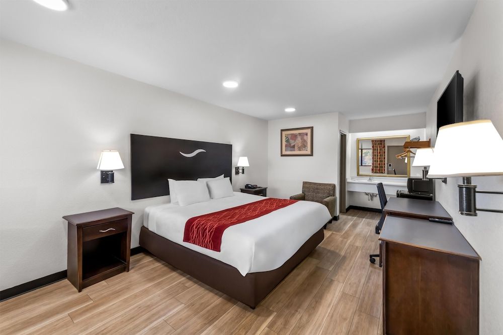 Americas Best Value Inn Kansas City E Independence Standard Room, 1 King Bed, Non Smoking 6