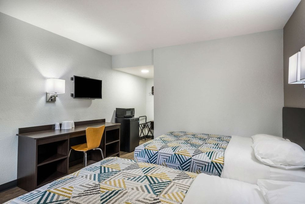 Motel 6 Sandston, VA - Richmond, Va Deluxe Room, 2 Queen Beds, Accessible, Non Smoking