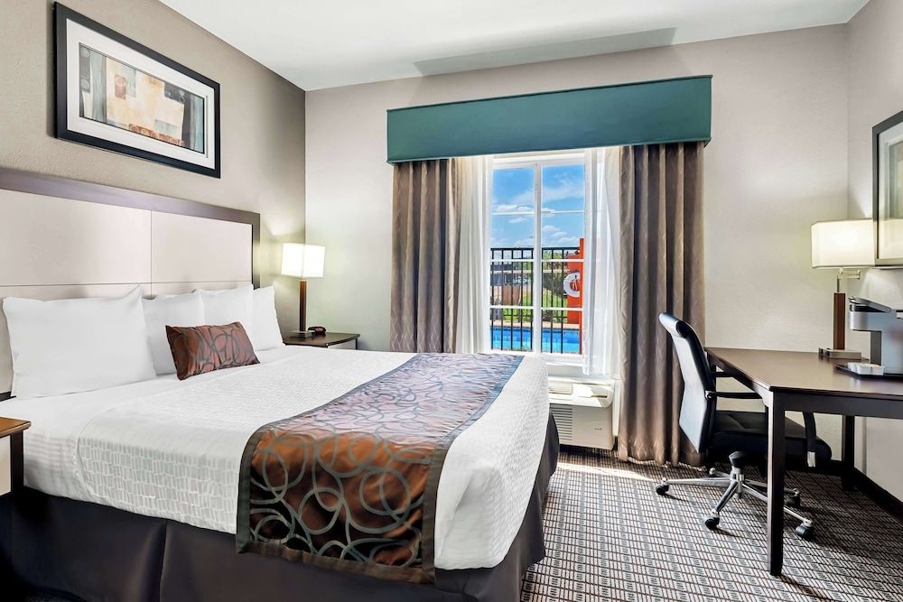 Best Western Plus Magee Inn And Suites Suite, 1 King Bed, Non Smoking, Refrigerator & Microwave (with Sofabed)