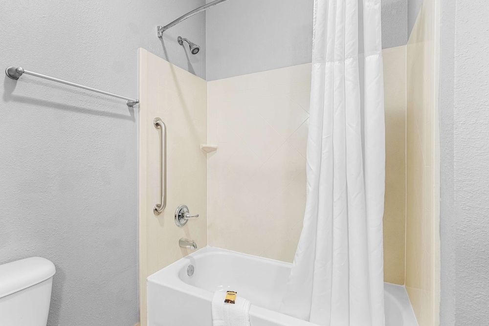 Best Western Plus Magee Inn And Suites Standard Room, 2 Queen Beds, Non Smoking, Refrigerator & Microwave 3