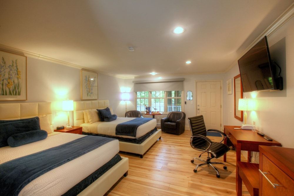 Extra Deluxe Room with Two Queen Beds and Deck