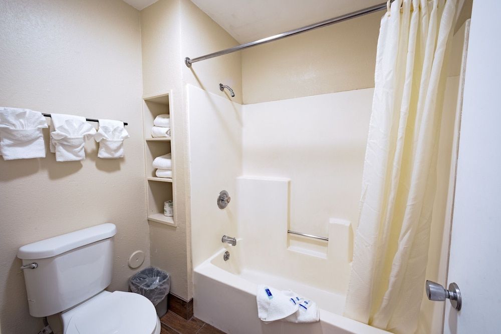 Super 8 by Wyndham Williams West Route 66/Grand Canyon Area Room, 1 King Bed, Non Smoking 3