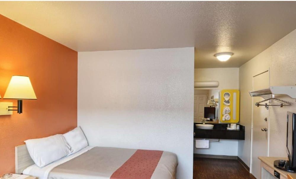 Standard Room, 1 Queen Bed, Non Smoking