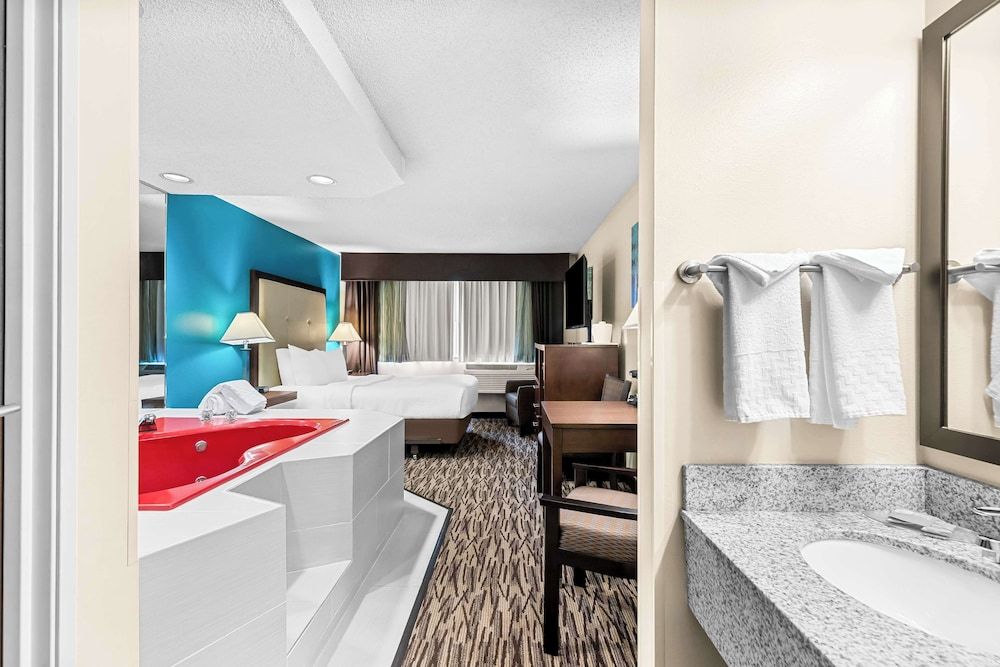 Standard Room, 1 Queen Bed, Non Smoking, Jetted Tub