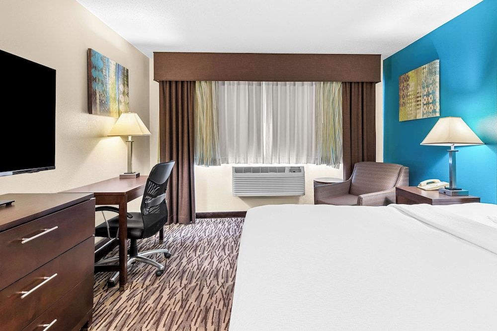 Best Western Baraboo Inn Standard Room, 1 King Bed, Accessible, Refrigerator & Microwave