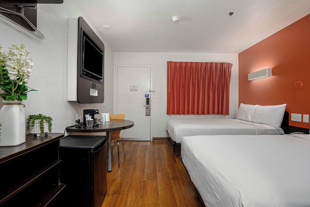 Standard Room, 2 Double Beds, Non Smoking